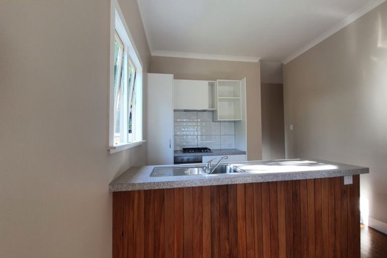 Photo of property in 32 Bonithon Avenue, Moturoa, New Plymouth, 4310