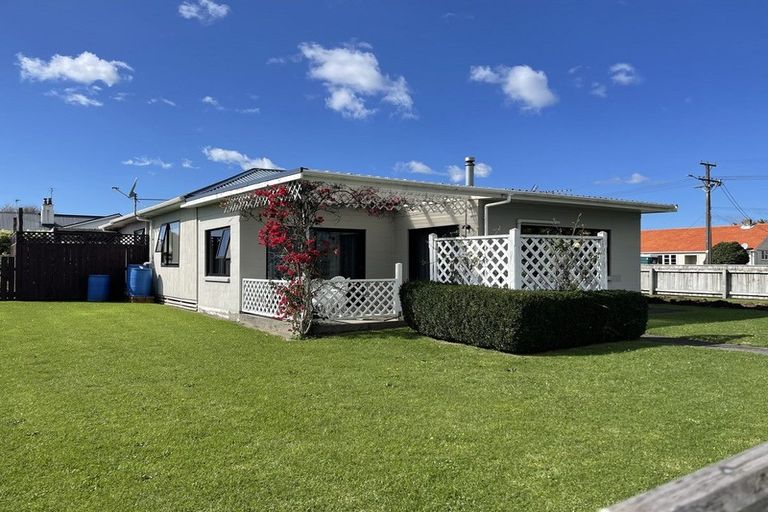 Photo of property in 18 Seymour Street, Waitara, 4320
