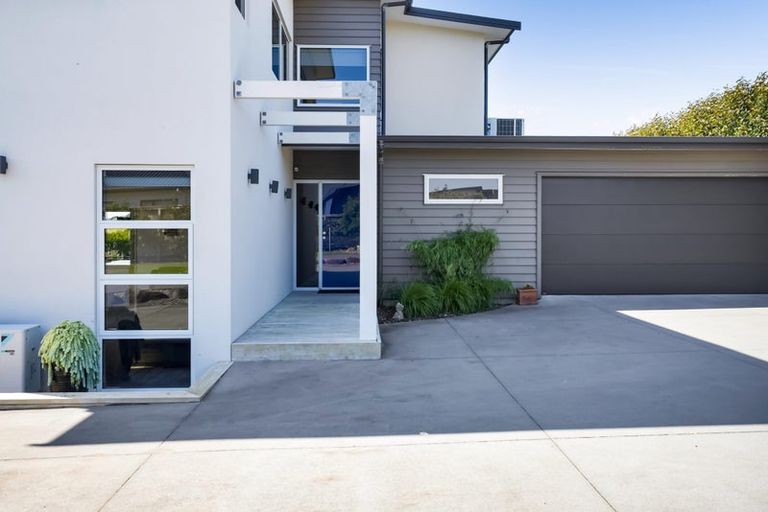 Photo of property in 5d Vardon Way, Waiwhakaiho, New Plymouth, 4312