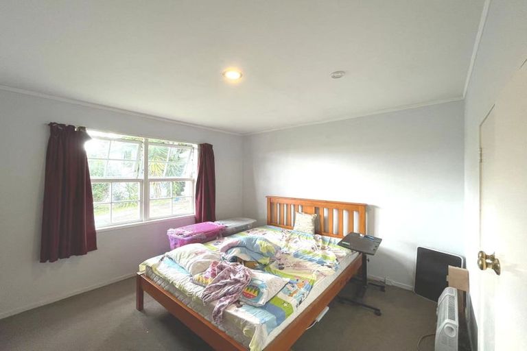 Photo of property in 17 Hillwell Drive, Henderson, Auckland, 0612