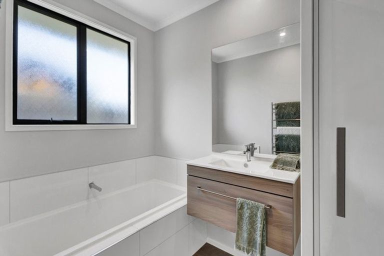 Photo of property in 8 Matau Lane, Ferndale, New Plymouth, 4310