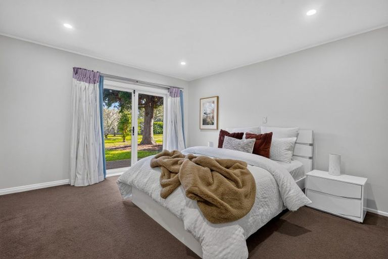 Photo of property in 873 Waitakere Road, Kumeu, 0891