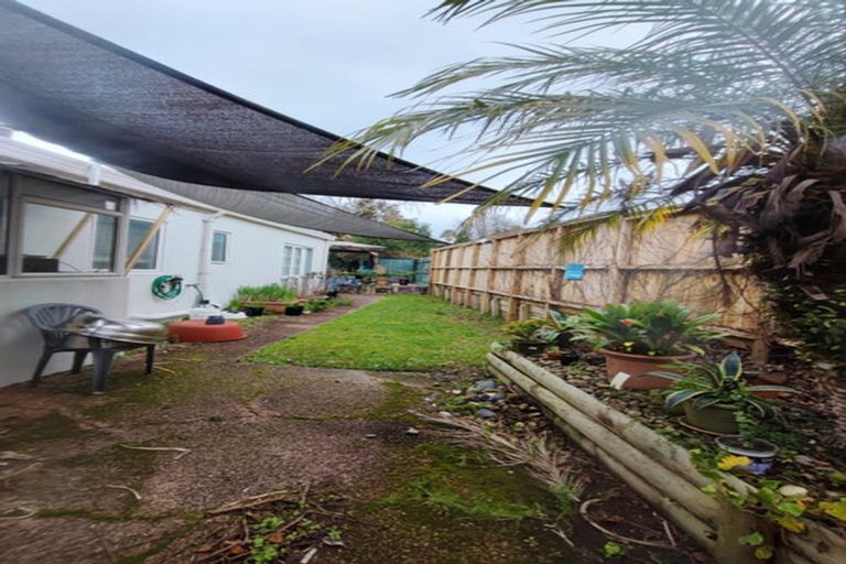 Photo of property in 3 Queen Natalie Place, Massey, Auckland, 0614