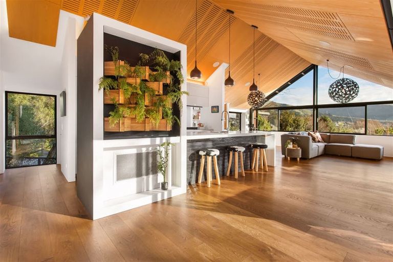 Photo of property in 2 Hammerton Lane, Heathcote Valley, Christchurch, 8022