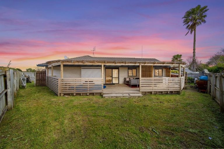 Photo of property in 10 Horlicks Place, Randwick Park, Auckland, 2105
