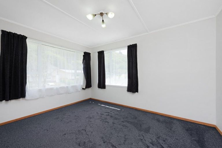 Photo of property in 26 Franklyn Road, Tawa, Wellington, 5028