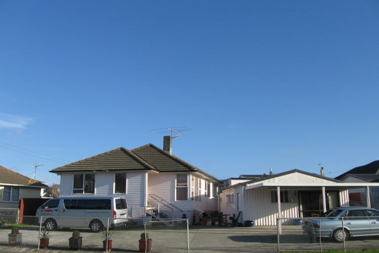 Photo of property in 27 Matahourua Crescent, Cannons Creek, Porirua, 5024