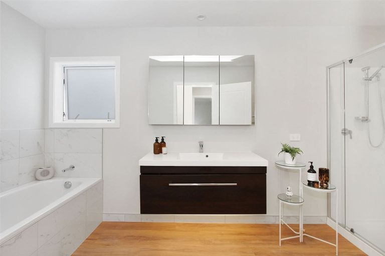 Photo of property in 28a Torkar Road, Clarks Beach, 2122