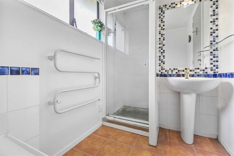 Photo of property in 12 Fitzherbert Avenue, West Harbour, Auckland, 0618