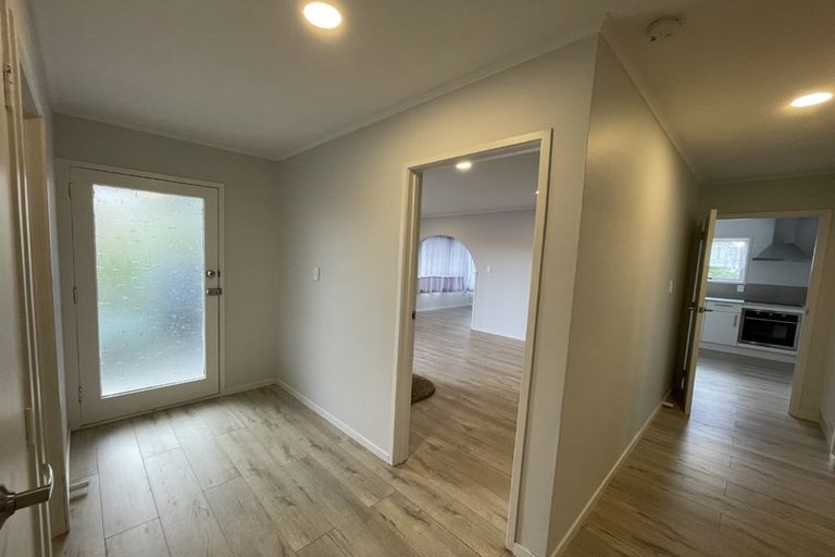 Photo of property in 73 Triangle Road, Massey, Auckland, 0614