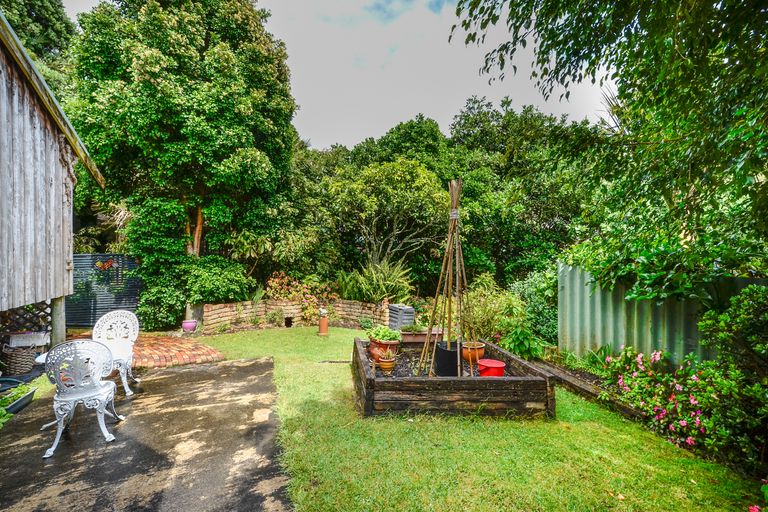 Photo of property in 289 Motutara Road, Muriwai, Waimauku, 0881