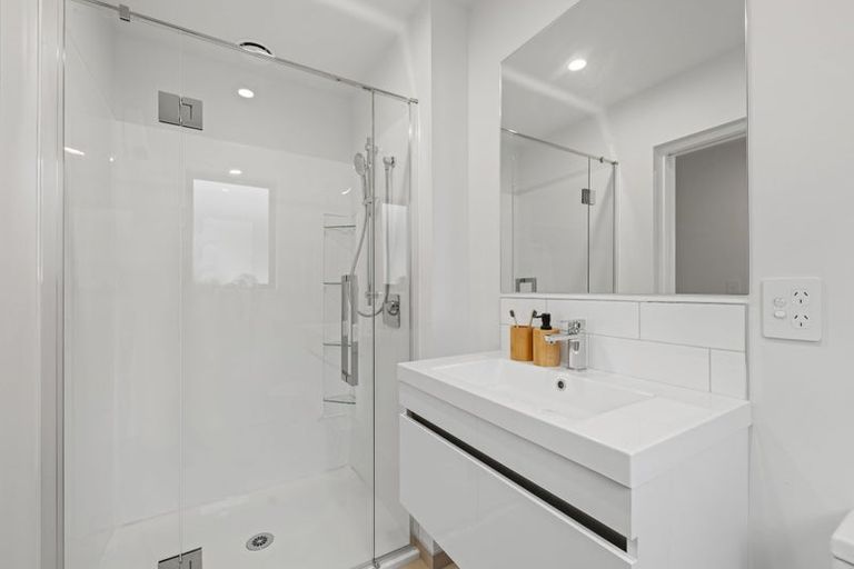 Photo of property in 6 Akoranga Place, Hornby, 8042