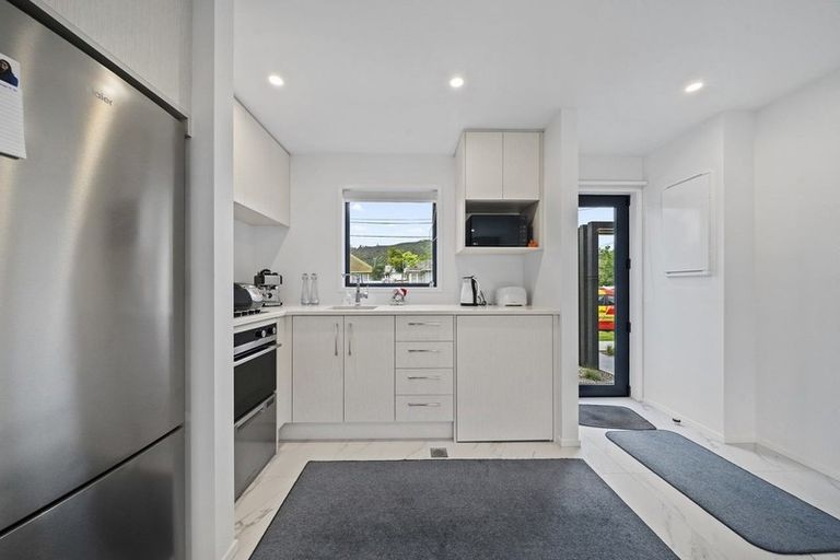 Photo of property in 2/17 Pearce Crescent, Taita, Lower Hutt, 5011