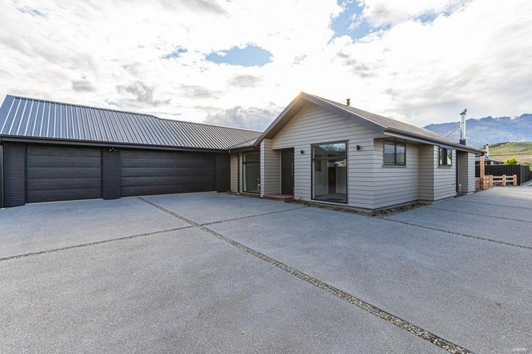 Photo of property in 48 Stratford Drive, Mount Pisa, Cromwell, 9383