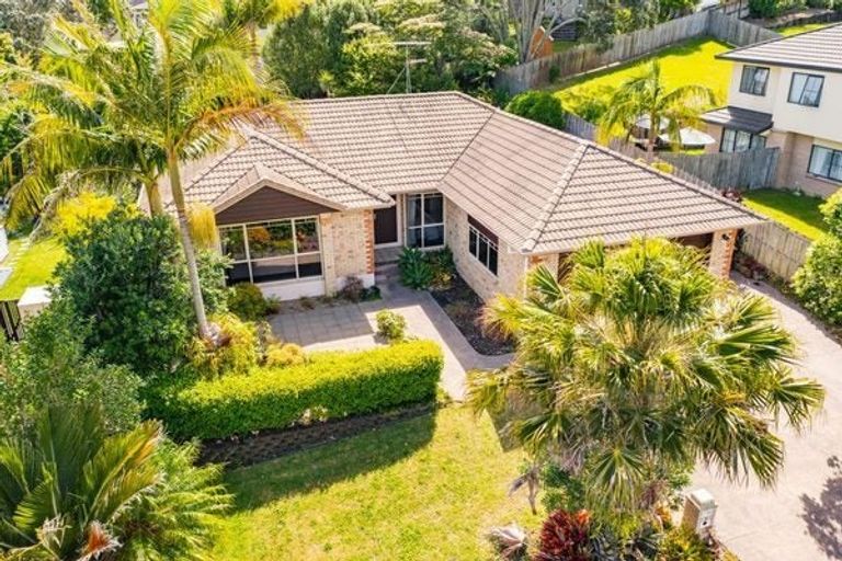 Photo of property in 8 Landvale Court, Browns Bay, Auckland, 0630
