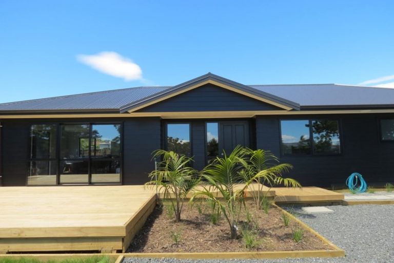 Photo of property in 19 Victoria Street, Coromandel, 3506