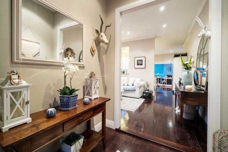 Photo of property in 1/41 Seaview Avenue, Northcote, Auckland, 0627