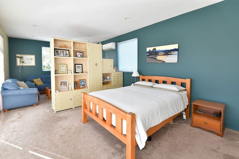 Photo of property in 58 Settlers Grove, Orewa, 0931