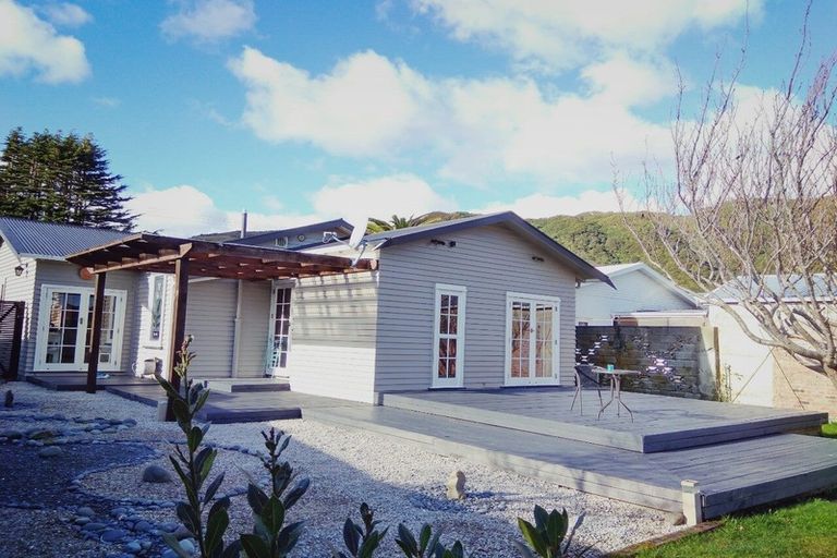 Photo of property in 44 Birdwood Road, Waterloo, Lower Hutt, 5011