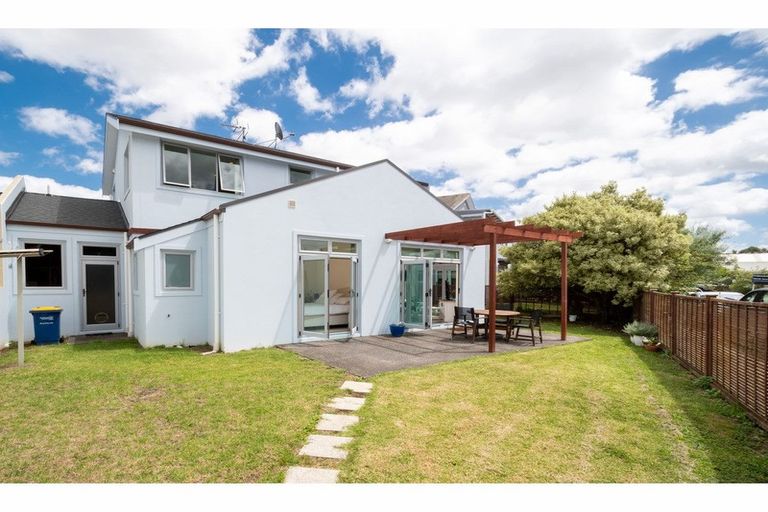 Photo of property in 11l Clearwater Cove, West Harbour, Auckland, 0618