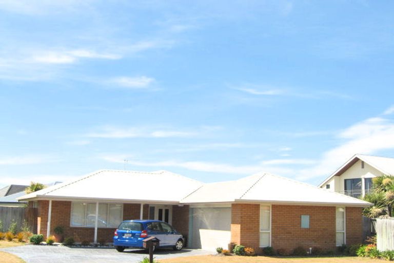 Photo of property in 44 Orlando Crescent, Waimairi Beach, Christchurch, 8083