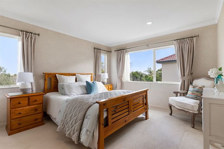 Photo of property in 9 Point View Link, East Tamaki Heights, Auckland, 2016