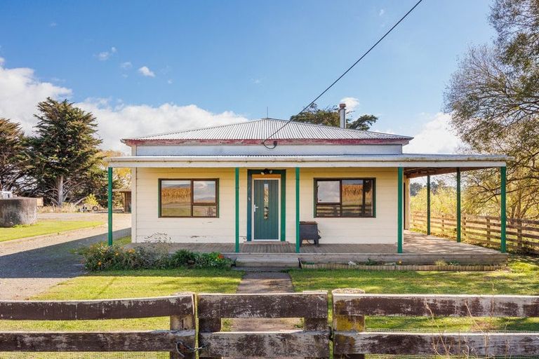 Photo of property in 1419 Kimbolton Road, Cheltenham, Feilding, 4777
