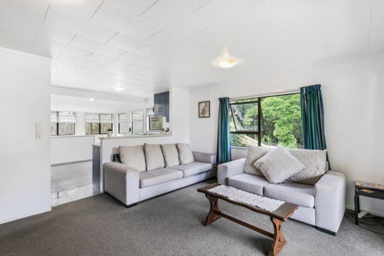 Photo of property in 25 Waiora Road, Stanmore Bay, Whangaparaoa, 0932
