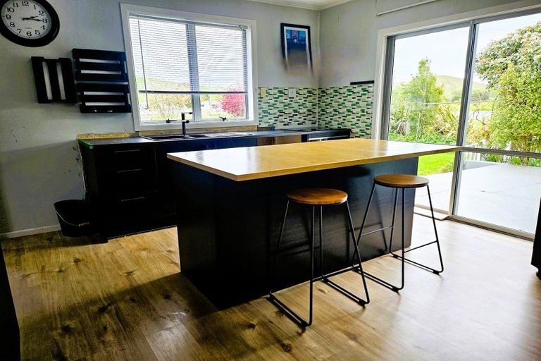 Photo of property in 3 Heretaunga Road, Maharahara, Dannevirke, 4972