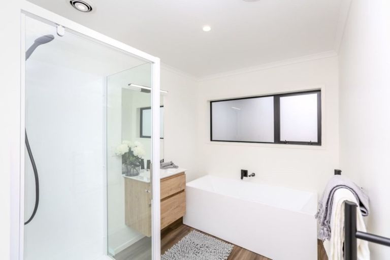 Photo of property in 4 Oliver O'leary Way, Westown, New Plymouth, 4310