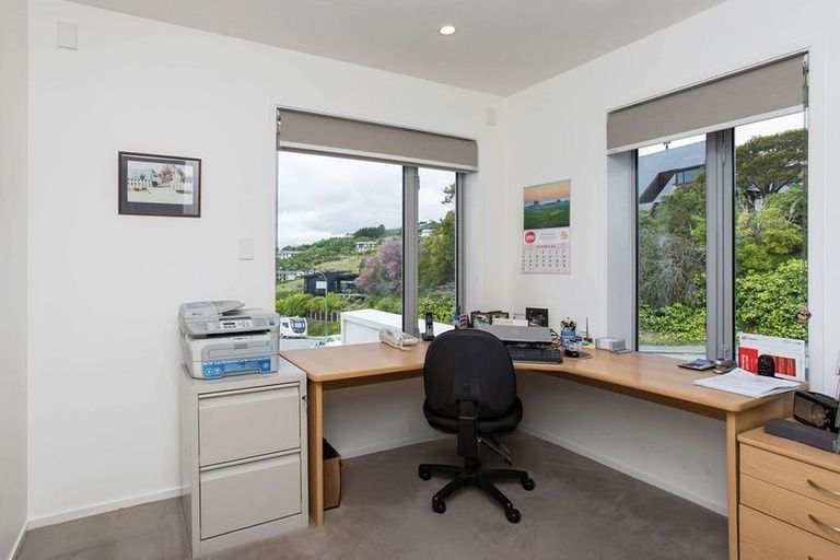 Photo of property in 32 Drayton Drive, Mount Pleasant, Christchurch, 8081