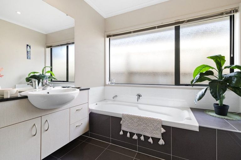 Photo of property in 18 Kauri Road, Pukekohe, 2120