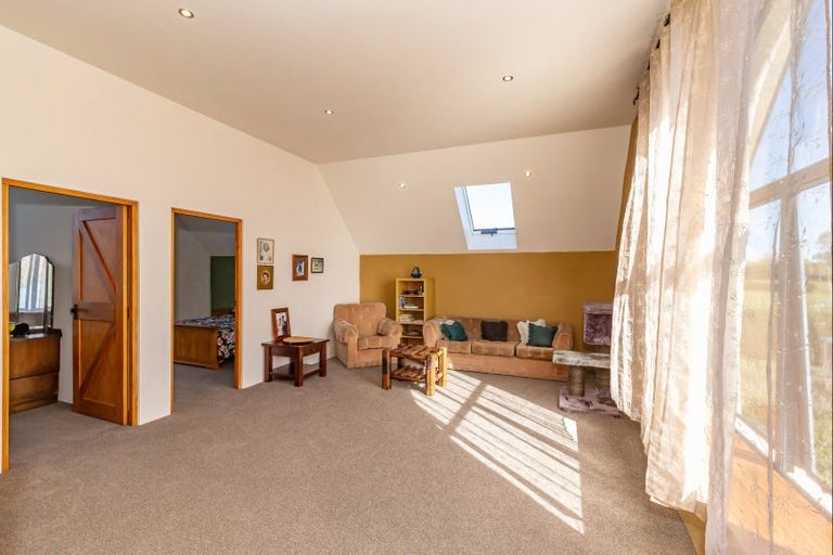 Photo of property in 100 Waihou Road, Levin, 5571