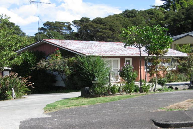 Photo of property in 12a Thuja Street, Green Bay, Auckland, 0604