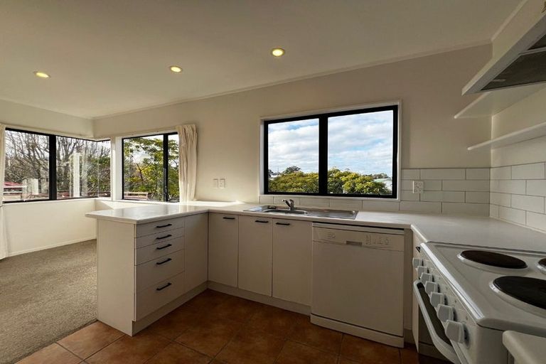 Photo of property in 1a Romulus Place, Totara Vale, Auckland, 0629