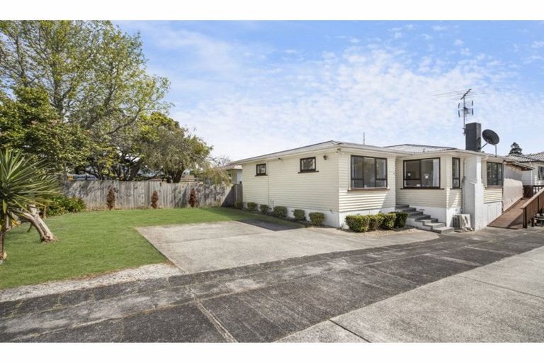 Photo of property in 4 Mclean Avenue, Papatoetoe, Auckland, 2025