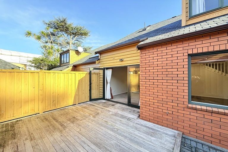 Photo of property in 60 Futuna Close, Karori, Wellington, 6012