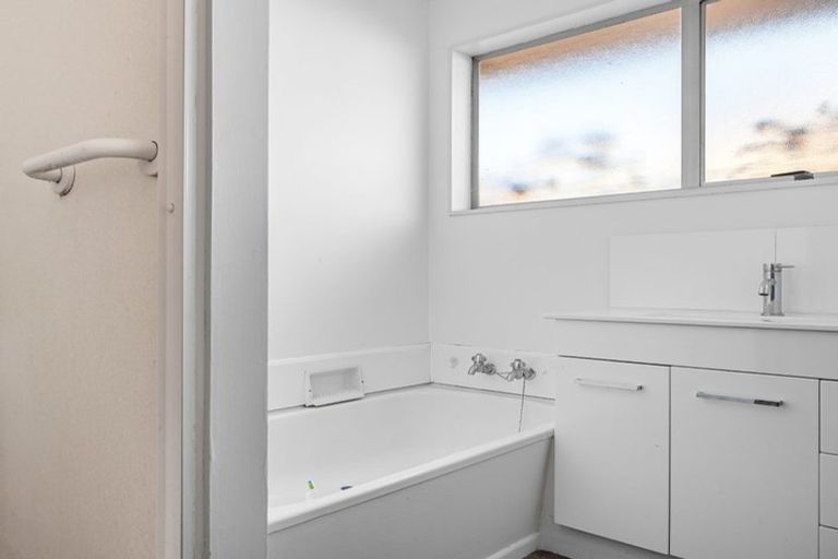 Photo of property in 1/5 Camrose Place, Ilam, Christchurch, 8041