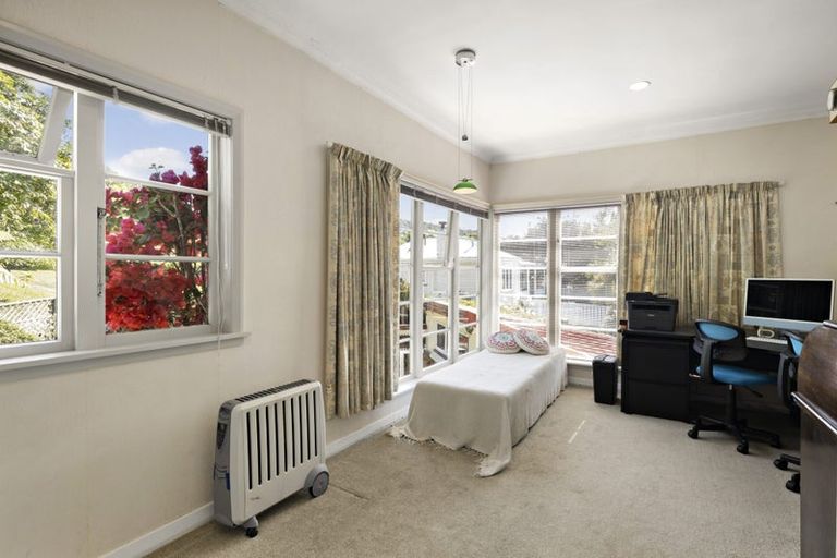 Photo of property in 6 Darwin Street, Karori, Wellington, 6012