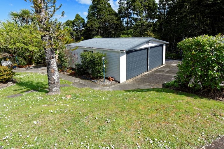 Photo of property in 27 Opou Road, Titirangi, Auckland, 0604