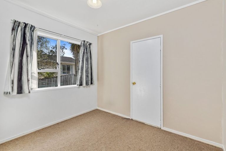 Photo of property in 2/12 Scarlock Avenue, Browns Bay, Auckland, 0630