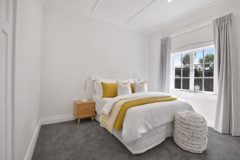 Photo of property in 15 Te Atatu Road, Te Atatu South, Auckland, 0610