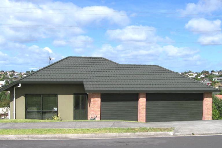 Photo of property in 21 Highgrove Lane, Totara Vale, Auckland, 0632