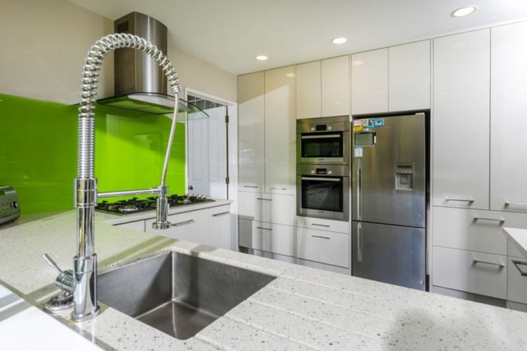 Photo of property in 6 Falstone Lane, Browns Bay, Auckland, 0630