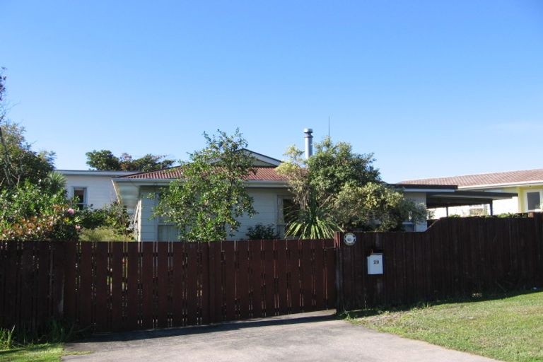 Photo of property in 28 Glynnbrooke Street, Te Atatu South, Auckland, 0610