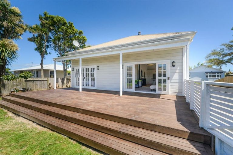 Photo of property in 17 Perrin Place, Kelvin Grove, Palmerston North, 4414