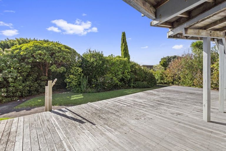 Photo of property in 26 Pacific Parade, Army Bay, Whangaparaoa, 0930