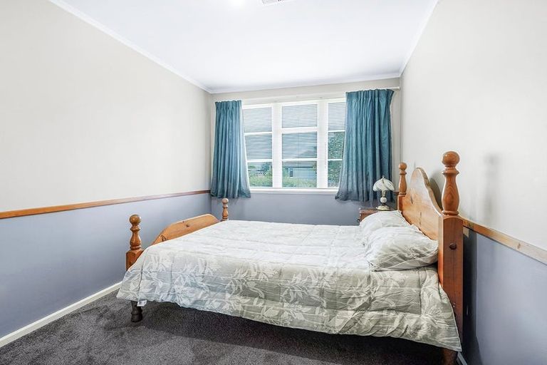 Photo of property in 28 Paul Crescent, Fairfield, Hamilton, 3214