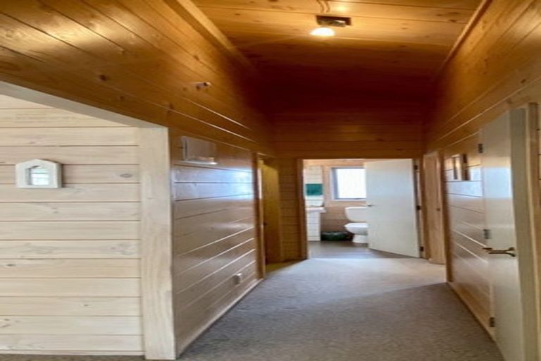 Photo of property in 108a Tauhinu Road, Miramar, Wellington, 6022