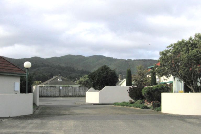 Photo of property in 27 Mcbain Grove, Avalon, Lower Hutt, 5011